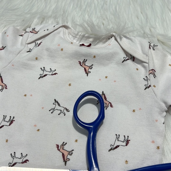 💝 10/$10 💝 Unicorn Long Sleeve CARTER'S Onesie Size 12 months - Picture 8 of 9